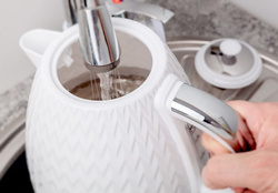 Czajnik Eldom C265B Nela biały 2000W 1,7L