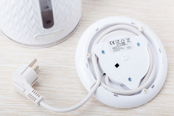 Czajnik Eldom C260B Nelo biały 2000W 1,7L